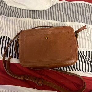 madewell transport camera bag in english saddle